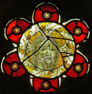Ein Nordfenster mit der Darstellung des Hauptes Christi von English School
