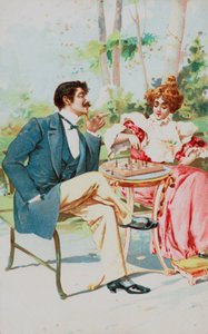 Ein gut gekleidetes Paar spielt Schach im Garten von English School