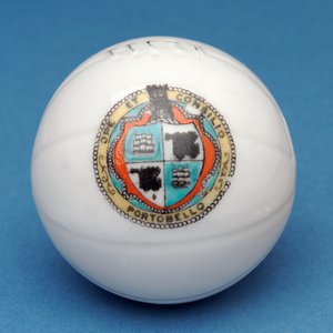 Wappen-Souvenir Miniaturfußball mit dekorativem Transfer des Portobello-Schildes (Keramik) von English School