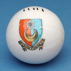 Wappen-Souvenir-Miniaturfußball mit Übertragung des Southsea Wappens von English School