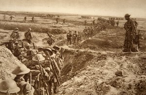 Britische Infanterie rückt im Vormarsch auf Cambrai vor, 1914-19