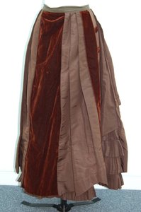 Braunes Kleid (Rock und kleine Jacke), ca. 1875 von English School