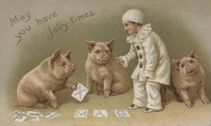 Kind im Pierrot-Kostüm mit drei Schweinen, Weihnachtskarte (Chromolithografie) von English School