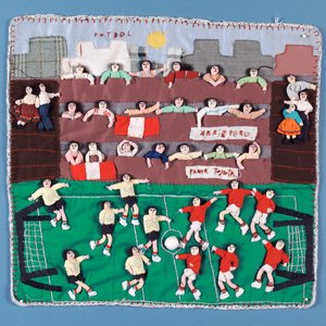 Stoffcollage eines Fußballspiels in Peru von English School