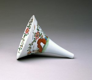 Famille-Rose-Weintrichter, Worcester-Porzellan, 1753-55
