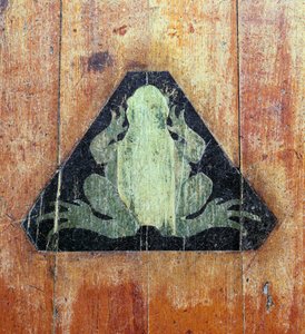 Frosch, der den Standort von Faradays Froggery markiert, Dorian Workshop, frühe 1930er Jahre (Intarsienholz) von English School