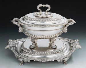 Silberne Terrine im George-III-Stil mit Tablett