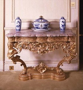George II geschnitzter Konsolentisch, um 1750 von English School