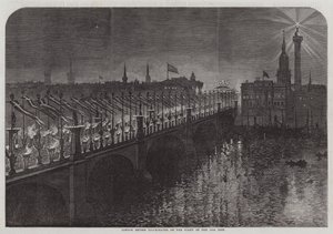 Die London Bridge beleuchtet in der Nacht des 10. Inst. von English School