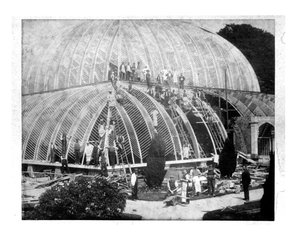 Reparaturen am Großen Konservatorium in Chatsworth, Derbyshire im späten 19. Jahrhundert von English School