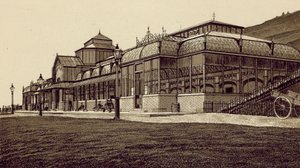 Nord-Devon: Victoria-Promenade, Außenansicht von English School