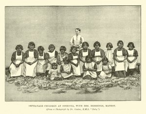 Waisenkinder in Ooshooia, mit Mrs. Hemmings, Matrone