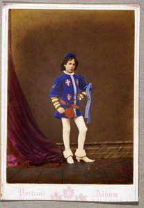 Postkarte mit Junge im mittelalterlichen Kostüm von English School