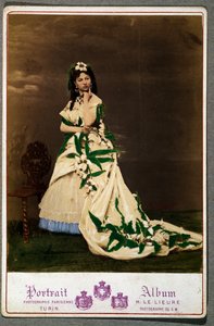 Postkarte mit Frau im Kostüm von English School