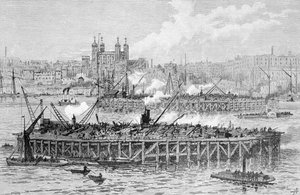 Fortschritt der Arbeiten an der Tower Bridge über die Themse