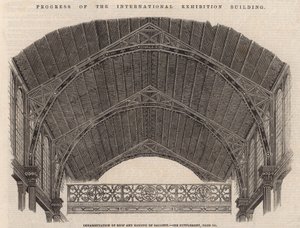 Fortschritt am Internationalen Ausstellungsgebäude; Verzierung von Dach und Geländer der Galerie von English School