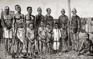 Pygmäen im Vergleich zu englischen Offizieren, Sudanesen und Sansibarern, 1890 von English School