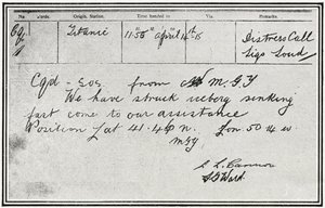 SOS-Nachricht, die vom russischen Dampfer Birma etwa fünf Minuten nach dem Zusammenstoß der Titanic mit einem Eisberg am 15. April 1912 empfangen wurde, aus "The Sphere", 04. Mai 1912