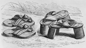 Sandalen und Holzschuhe aus dem Westsudan, möglicherweise Mandingo, aus 