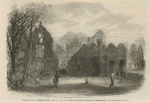 Das kürzliche Feuer im Campden House: Ansicht der Gartenfront, die die Überreste des Theaters zeigt von English School