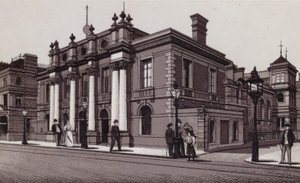 Rathaus, Cardiff von English School