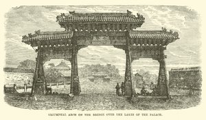 Triumphbogen auf der Brücke über die Seen des Palastes von English School