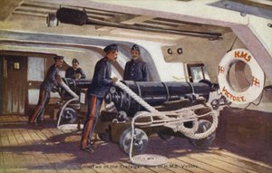 Zwei der Trafalgar-Kanonen in der HMS Victory von English School