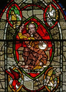 Fenster S, Christus in Majestät umgeben von Evangelistensymbolen