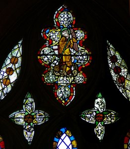 Fenster n-9 mit St. Michael von English School