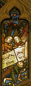 Fenster n2 mit Darstellung des Engelschors mit Noten