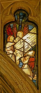Fenster n2 mit Darstellung des Engelschors mit Noten