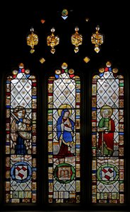 Fenster n3 mit Darstellung von St. Johannes, Jungfrau Maria, St. Paulus
