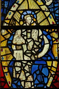 Fenster S2 mit der Frau, bekleidet mit der Sonne und dem Mond unter ihren Füßen, mit dem Knaben im Buch der Offenbarung; mit Edelsteinen aus eingelegtem Glas