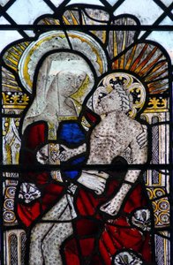 Fenster w4 zeigt die Pietà