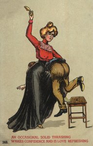 Frau schlägt ihren Mann mit einem Schuh
