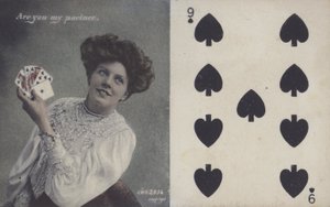 Frau mit Spielkarten und der Neun der Pik von English School
