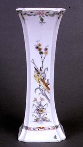 Worcester Vase in ausladender Form, bemalt in Kakiemon-Farben, ca. 1750 (Keramik)