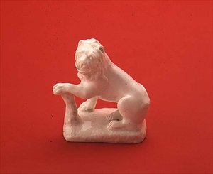 Bow weiße Figur eines Löwen, sitzend nach links schauend, ca. 1750 von English School English School