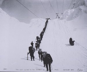 Der letzte Aufstieg zum Gipfel des Chilcoot-Passes an der Grenze zwischen Kanada und den USA von Eric A. Hegg