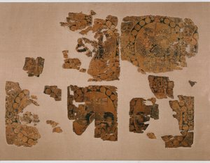 Fragment eines Textilrandes für die Ärmel oder den Kragen eines Reitermantels