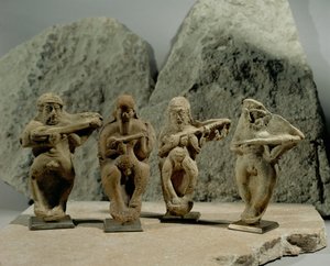 Musiker, die Laute spielen