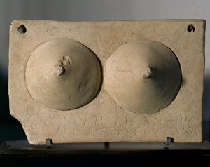 Votivtafel mit zwei Brüsten