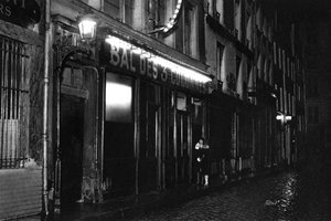 Eingang eines Bal-Musette, Rue de Lappe, Paris, 1931 von Ernest Flammarion