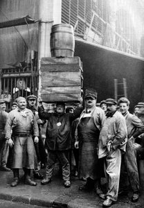 Träger auf dem Zentralmarkt, Paris, 1931