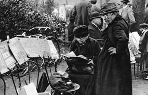 Briefmarkenverkäufer auf den Champs Elysees, Paris, 1931 von Ernest Flammarion