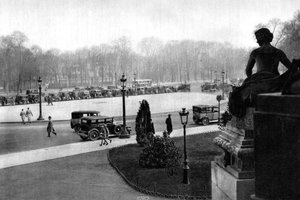 Der Rond Point und Georges Clemenceau Platz, Paris, 1931 von Ernest Flammarion