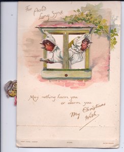 Viktorianische Weihnachtskarte von zwei Rotkehlchen in Nachtkleidung, die alarmiert aus dem Fenster schauen, ca. 1880