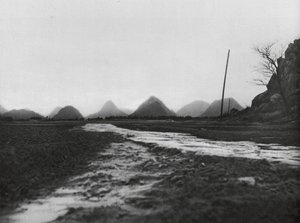 Kuangsi, Kegelförmige Berge nördlich von Kueilinfu von Ernst Boerschmann