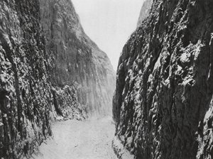 Pingyangfu, Shansi, Schlucht im Löss von Ernst Boerschmann