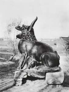 Taiyuanfu, Shansi, Bronzenes Einhorn, das den Fen-Fluss bewacht von Ernst Boerschmann